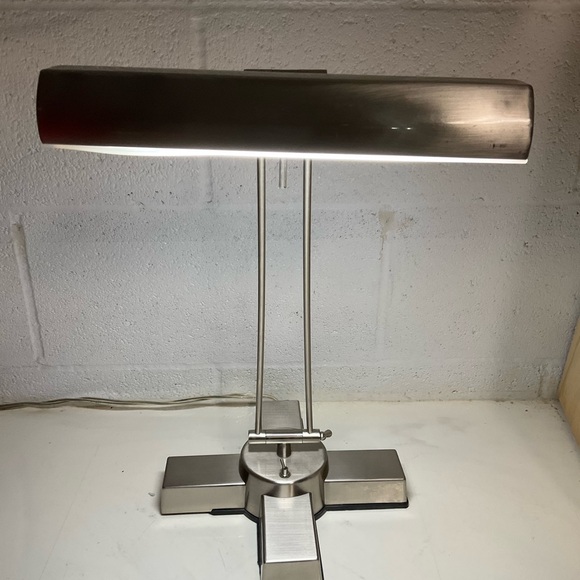 Tensor 17” piano desk, lamp, brush, nickel, full spectrum fully adjustable - Picture 2 of 11